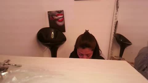 Snapshot of renataj chatting on September 17, 2025, 6:09 pm renataj online show from September 17, 2025, 6:09 pm