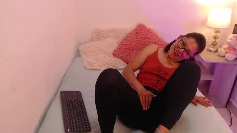 Snapshot of renataj chatting on October 22, 2025, 9:03 pm renataj online show from October 22, 2025, 9:03 pm