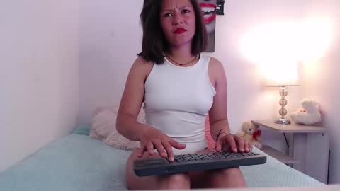 Snapshot of renataj chatting on October 24, 2025, 11:34 pm renataj online show from October 24, 2025, 11:34 pm