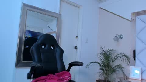 Snapshot of renatarussel chatting on January 25, 2025, 5:40 pm Renata  online show from January 25, 2025, 5:40 pm