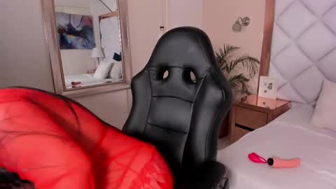 Snapshot of renatarussel chatting on February 22, 2025, 12:40 pm Renata  online show from February 22, 2025, 12:40 pm