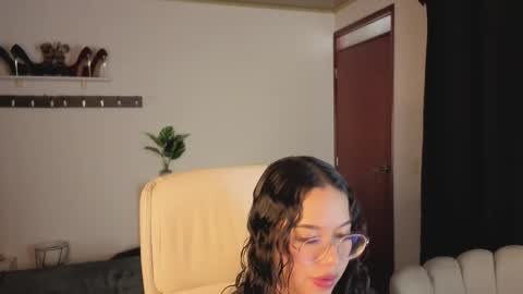 renaxi_smith online show from September 28, 2025, 8:14 pm