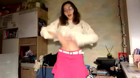 Snapshot of renayreisdorf chatting on March 3, 2026, 4:35 pm Mia online show from March 3, 2026, 4:35 pm