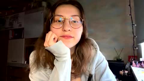 Snapshot of renayreisdorf chatting on March 4, 2026, 1:17 pm Mia online show from March 4, 2026, 1:17 pm