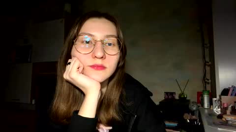 Snapshot of renayreisdorf chatting on March 19, 2026, 6:45 pm Mia online show from March 19, 2026, 6:45 pm