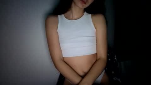 renee_loah online show from November 5, 2025, 10:10 pm