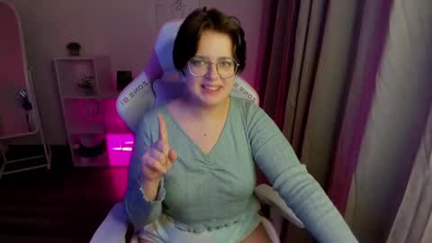 renee_turner online show from December 7, 2024, 4:25 pm