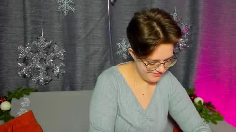 renee_turner online show from December 15, 2024, 7:02 am