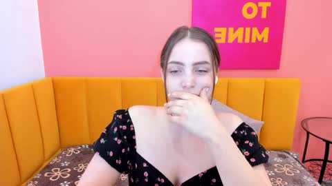 Snapshot of reneeblair chatting on June 4, 2026, 1:44 am reneeblair online show from June 4, 2026, 1:44 am