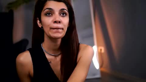 Rena online show from December 15, 2025, 8:29 am