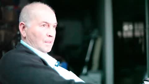 renefr online show from December 31, 2024, 4:04 pm