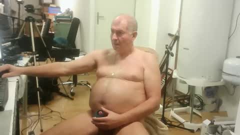 renefr online show from November 12, 2025, 12:00 am