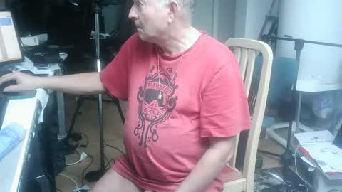 renefr online show from December 19, 2025, 9:38 am