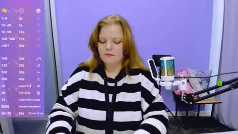 Snapshot of renesmee_sunset chatting on October 16, 2025, 1:23 pm Sweet Renesmee online show from October 16, 2025, 1:23 pm