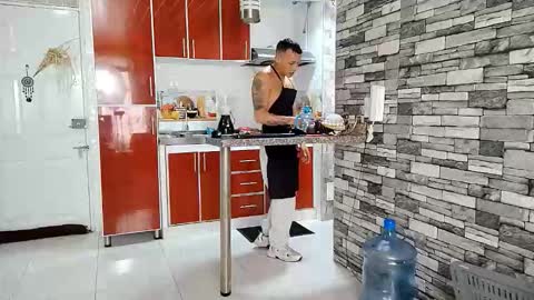 reymasterhot online show from December 19, 2025, 6:59 pm