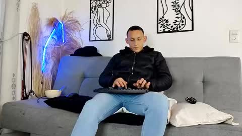 reymasterhot online show from March 18, 2026, 10:57 pm