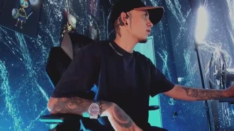 Rey online show from September 19, 2025, 2:57 am