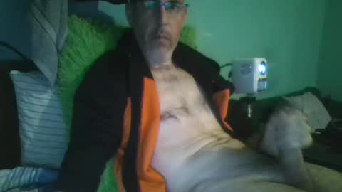 reyes_albert2006 online show from November 5, 2025, 10:37 am