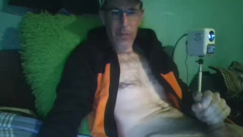 reyes_albert2006 online show from November 30, 2025, 12:53 pm