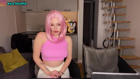 reyeva online show from October 25, 2025, 6:35 pm