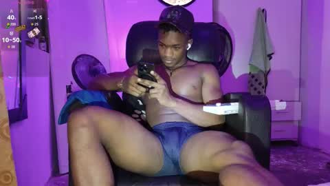 Snapshot of reyken_ chatting on March 9, 2026, 11:42 pm ReyKen online show from March 9, 2026, 11:42 pm