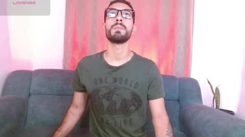 Snapshot of reypablo1 chatting on October 10, 2025, 8:41 pm REY PABLO Independent online show from October 10, 2025, 8:41 pm