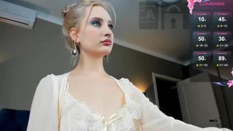 Ria Woods online show from November 10, 2025, 5:01 pm