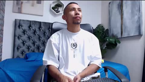 Snapshot of richar_voller chatting on December 16, 2024, 11:22 am richar_voller online show from December 16, 2024, 11:22 am