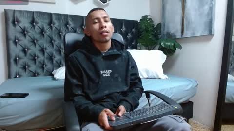 Snapshot of richar_voller chatting on February 22, 2025, 11:02 am richar_voller online show from February 22, 2025, 11:02 am