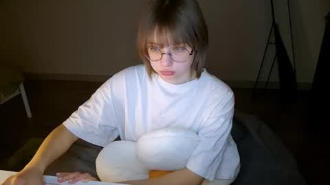 Luna online show from April 22, 2026, 6:31 pm