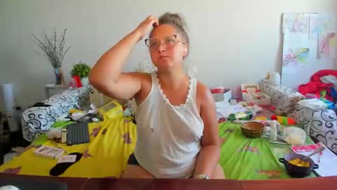 Anna - not anna - right Anna  online show from September 14, 2025, 12:59 pm