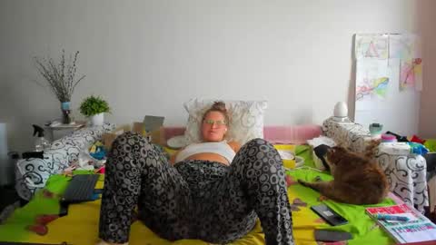 Anna - not anna - right Anna  online show from October 10, 2025, 12:04 pm