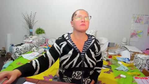 Anna - not anna - right Anna  online show from November 9, 2025, 3:43 pm