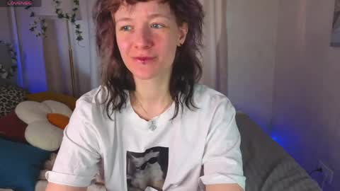Snapshot of ricki_bloom chatting on May 1, 2026, 1:21 am Ricki online show from May 1, 2026, 1:21 am