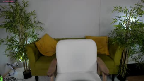 Layla online show from April 30, 2026, 9:37 am