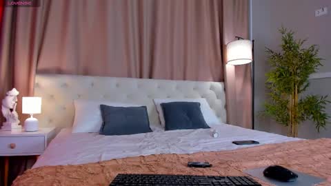 rihanna_walker online show from October 23, 2025, 1:49 am