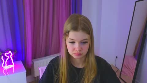 Snapshot of riinaaa chatting on February 5, 2026, 9:19 pm Rina online show from February 5, 2026, 9:19 pm