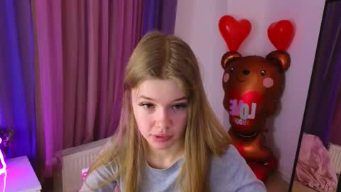 Snapshot of riinaaa chatting on February 7, 2026, 9:40 pm Rina online show from February 7, 2026, 9:40 pm