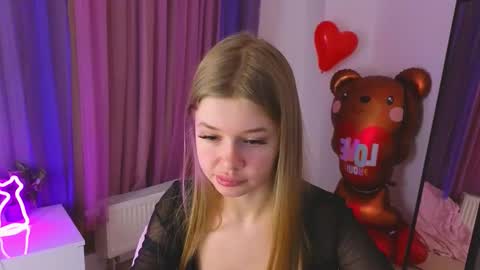 Snapshot of riinaaa chatting on February 8, 2026, 9:18 pm Rina online show from February 8, 2026, 9:18 pm