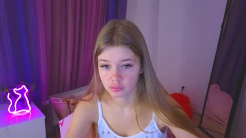 Snapshot of riinaaa chatting on February 17, 2026, 9:54 pm Rina online show from February 17, 2026, 9:54 pm