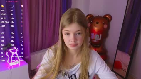 Snapshot of riinaaa chatting on March 4, 2026, 9:32 pm Rina online show from March 4, 2026, 9:32 pm