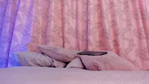 Snapshot of riley_bensongh chatting on September 18, 2025, 9:50 pm Riley online show from September 18, 2025, 9:50 pm