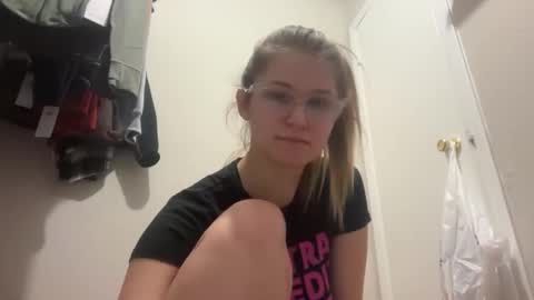 Snapshot of riley_ray69 chatting on February 18, 2026, 3:30 pm riley_ray69 online show from February 18, 2026, 3:30 pm