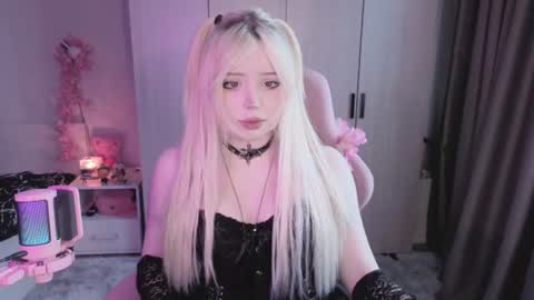 Snapshot of riley_vice chatting on June 25, 2026, 7:35 am Sofia online show from June 25, 2026, 7:35 am