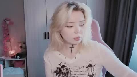 Snapshot of riley_vice chatting on July 31, 2026, 8:03 am Sofia online show from July 31, 2026, 8:03 am