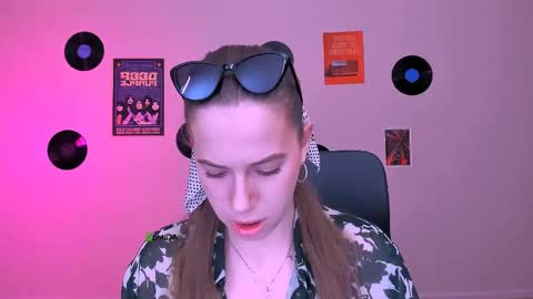Rina online show from May 9, 2026, 7:46 am