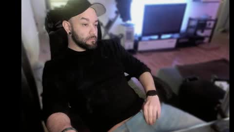 Snapshot of riptid3_ chatting on March 4, 2025, 8:35 am Ask Me online show from March 4, 2025, 8:35 am