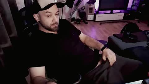 Snapshot of riptid3_ chatting on November 2, 2025, 3:14 pm Ask Me online show from November 2, 2025, 3:14 pm