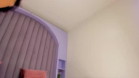 RIRI  online show from October 15, 2025, 8:20 pm