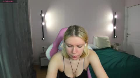 Snapshot of river_stoynee chatting on October 6, 2025, 1:14 am river_stoynee online show from October 6, 2025, 1:14 am